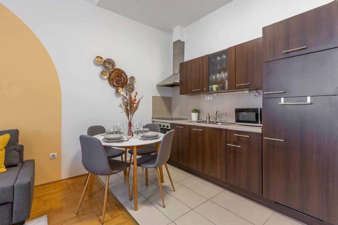 Cozy Home By Bella In The Heart Of Будапеща Екстериор снимка