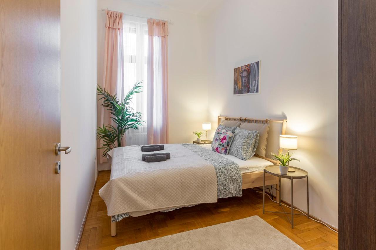 Cozy Home By Bella In The Heart Of Будапеща Екстериор снимка